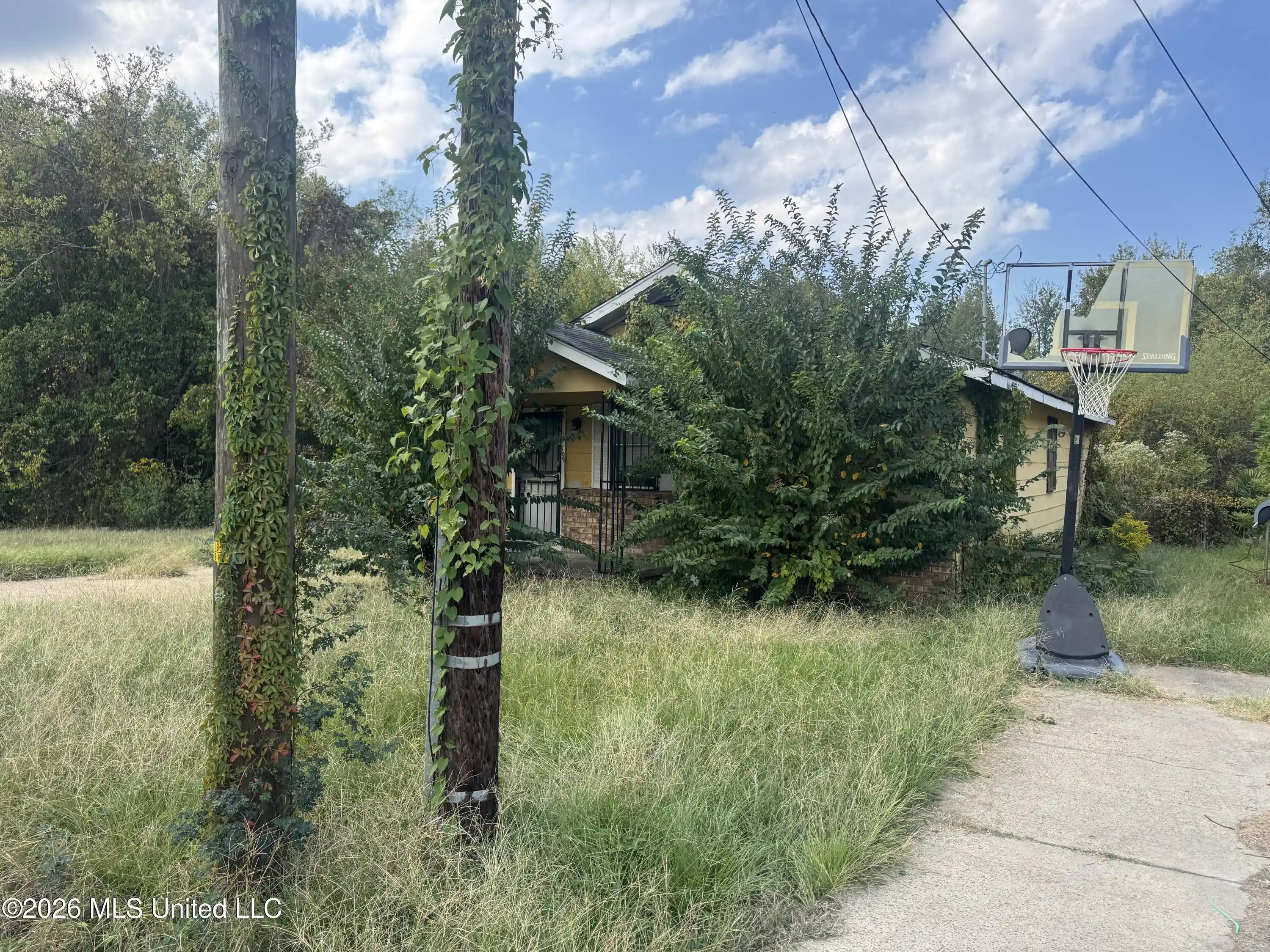Photo 1 of Single family home for sale at 1709 Congo St, Jackson, MS 39203 | MLS# 4165923 | Listing updated on 2026-10-19