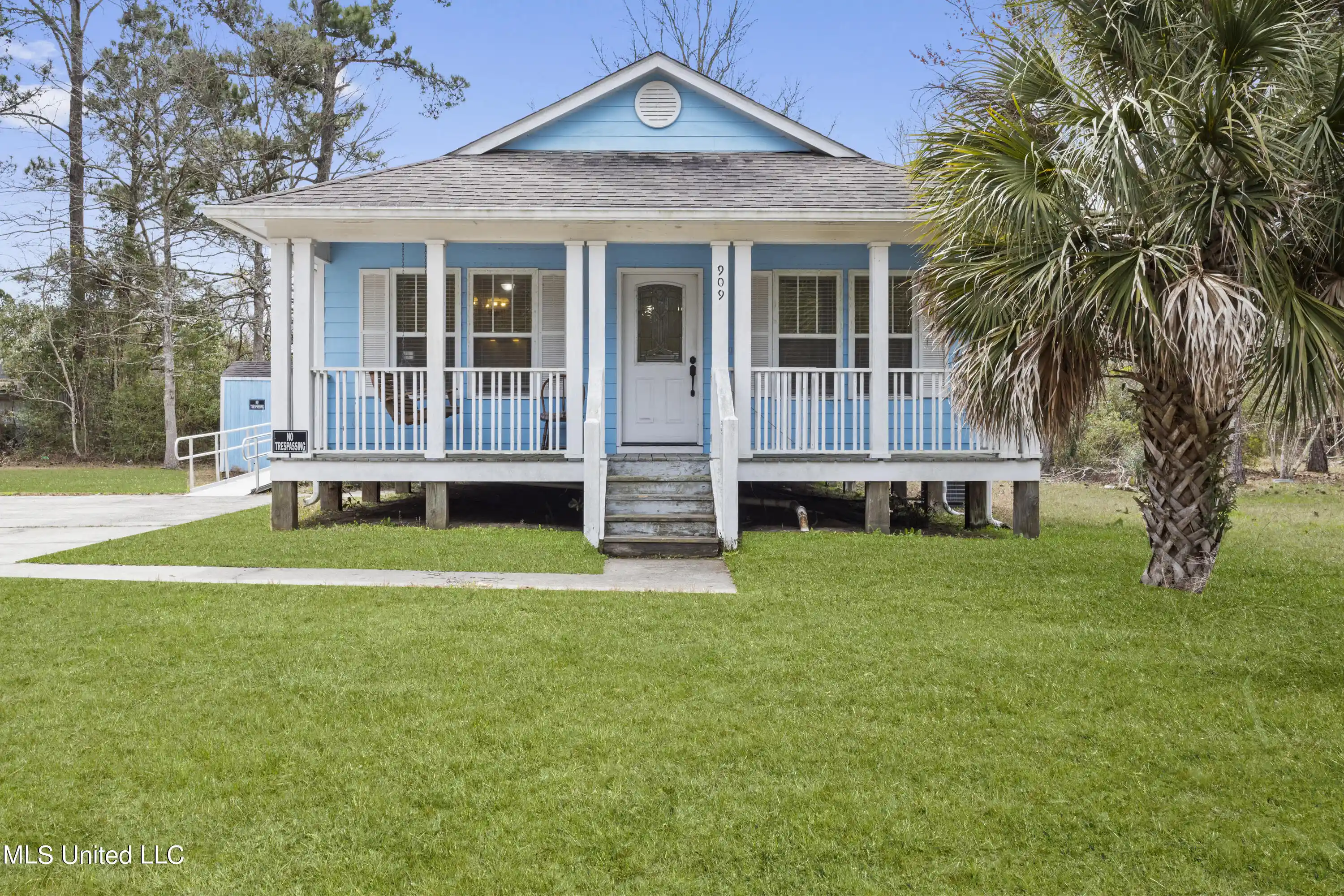 Photo 1 of Single family home for sale at 909 Dicks St, Waveland, MS 39576 | MLS# 4165931 | Listing updated on 2026-10-20