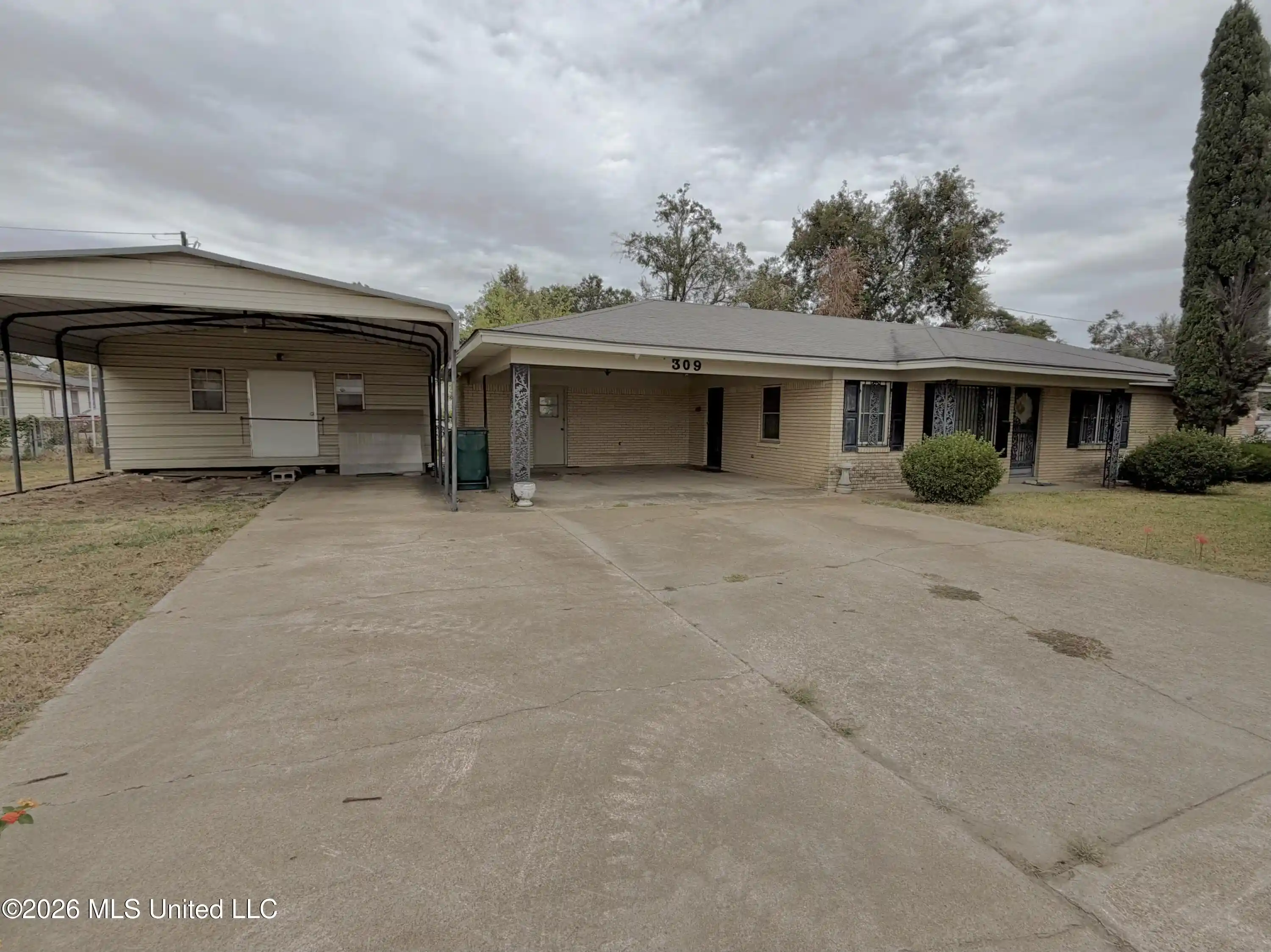 Photo 1 of Sale Pending at 309 E Martin Luther King Jr Dr, Greenwood, MS 38930 | MLS# 4166004 | Listing updated on 2026-10-25