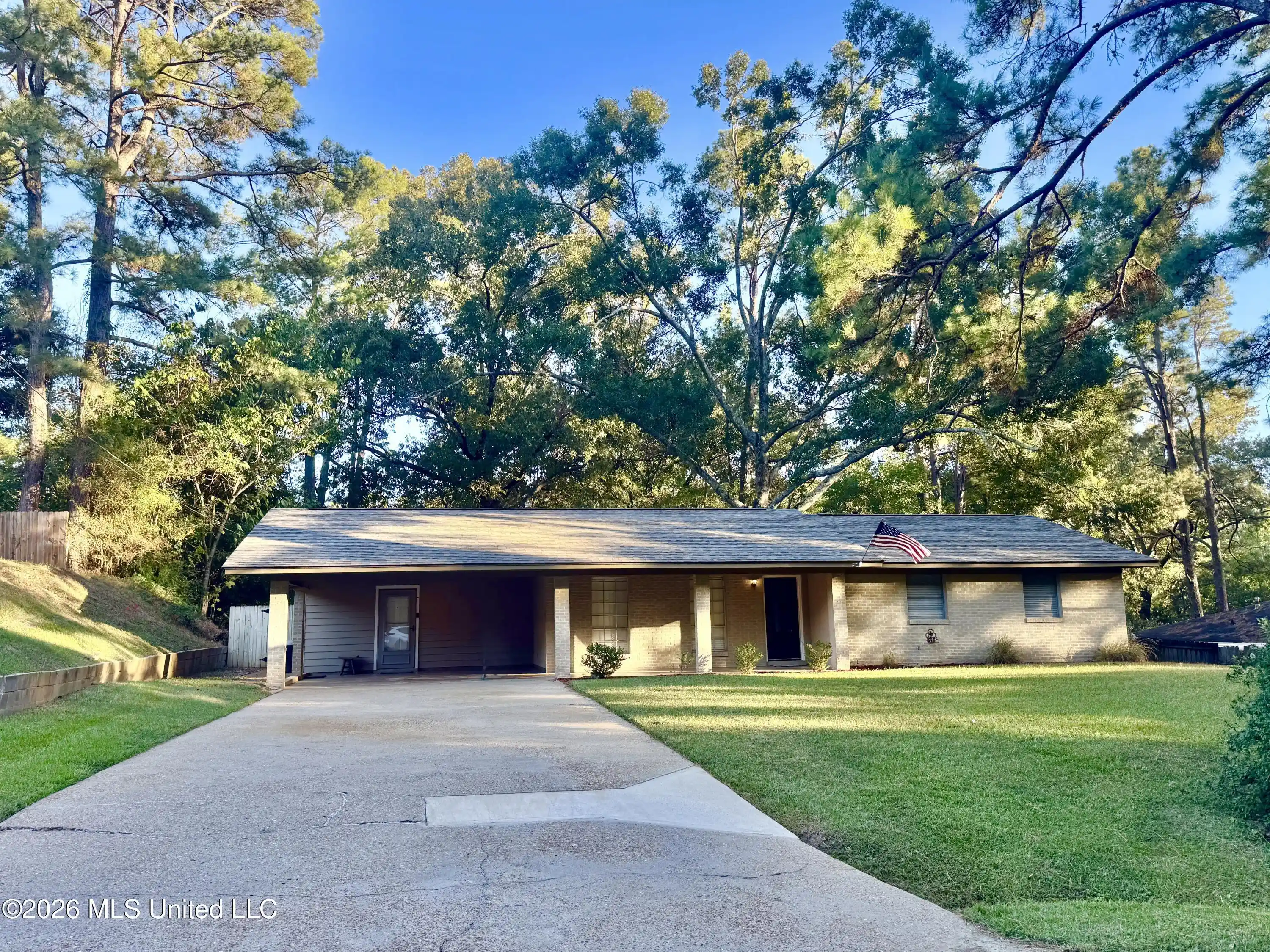 Photo 1 of Single family home for sale at 110 Laurel Hl Dr, Natchez, MS 39120 | MLS# 4166092 | Listing updated on 2026-10-21