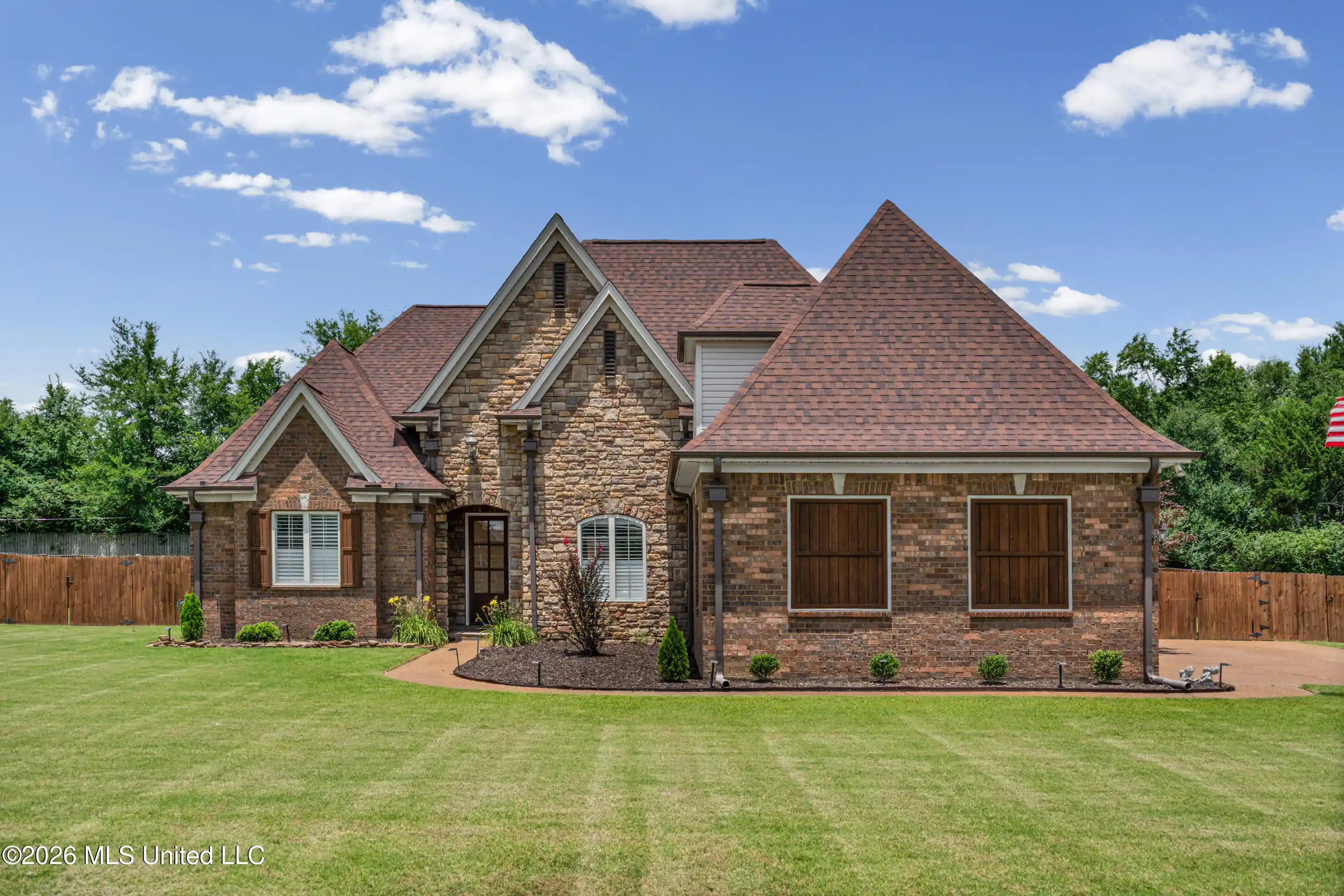 Photo 1 of Single family home for sale at 8828 Shallow Crk Dr, Olive Branch, MS 38654 | MLS# 4166462 | Listing updated on 2026-10-25