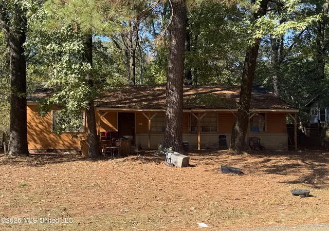 Photo 1 of Single family home for sale at 2727 Brookwood Dr, Jackson, MS 39212 | MLS# 4166104 | Listing updated on 2026-10-29