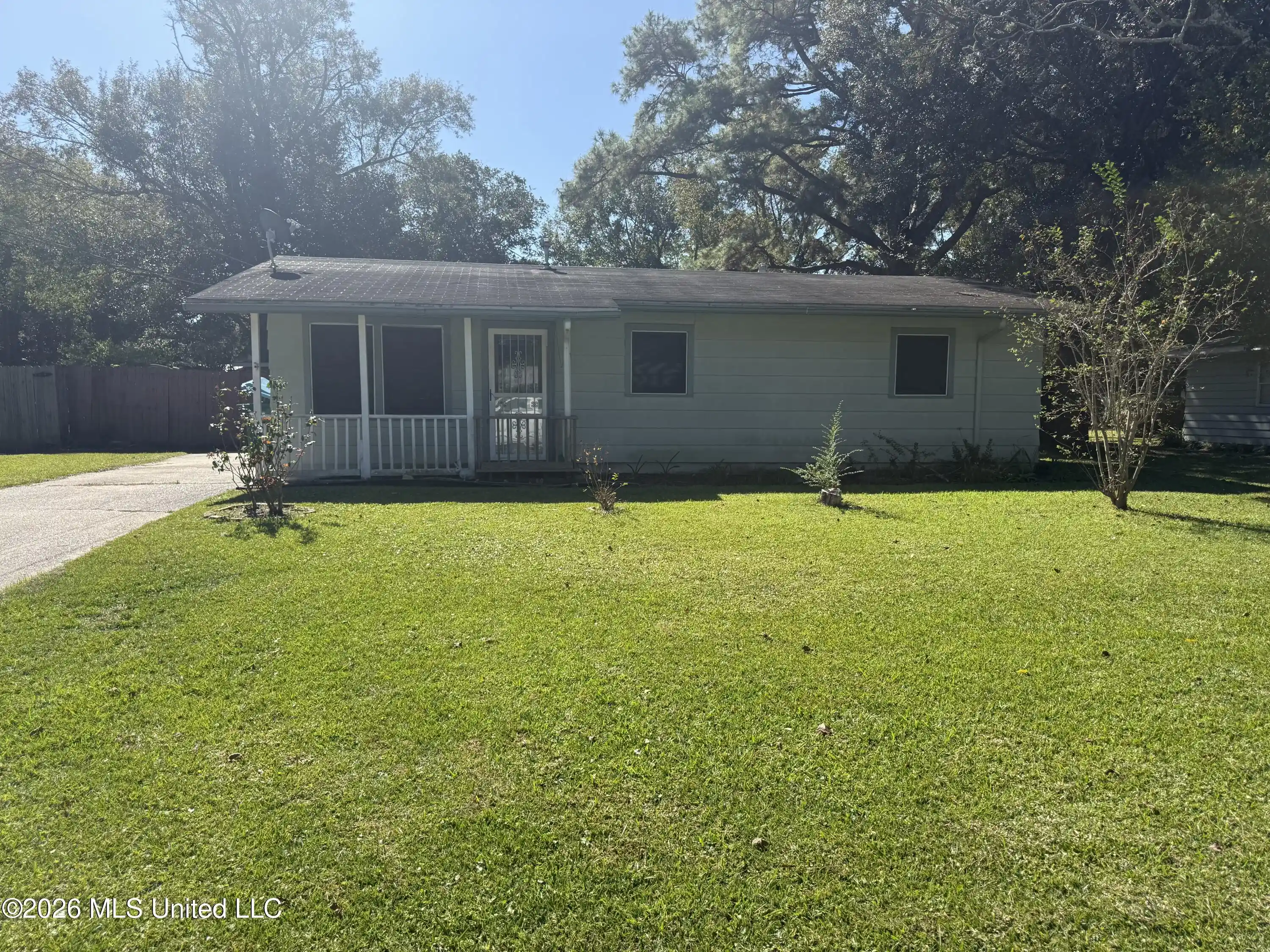 Photo 1 of Single family home for sale at 102 Sherwood Cir, Ocean Springs, MS 39564 | MLS# 4166945 | Listing updated on 2026-10-30