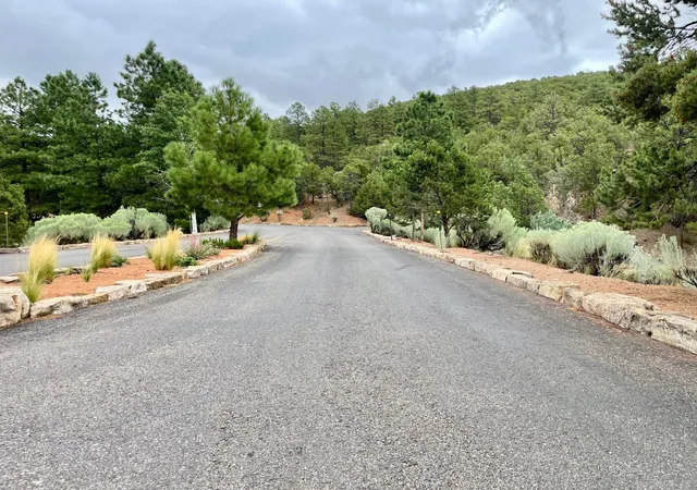 2nd image of 1025 S Summit Dr, Santa Fe, NM 87501 | MLS# 1083530