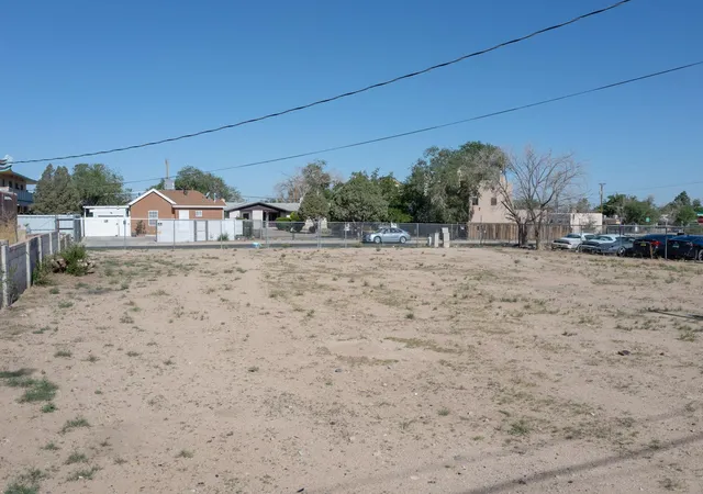 4th image of 412 Rhode Island St Se, Albuquerque, NM 87108 | MLS# 1084564