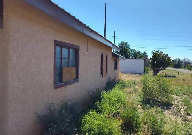 Photo 3 of Sale Pending at 300 N Roosevelt Ave, Mountainair, NM 87036 | MLS# 1086198 | Listing updated on 2026-08-06