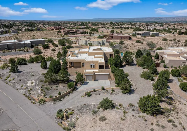 Photo 3 of Single family home for sale at 5 Basketweaver Ct, Placitas, NM 87043 | MLS# 1090149 | Listing updated on 2026-08-13