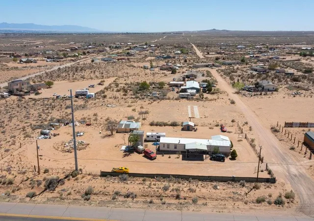 Photo 3 of Sale Pending at 1004 11Th St Sw, Rio Rancho, NM 87124 | MLS# 1090764 | Listing updated on 2026-06-08