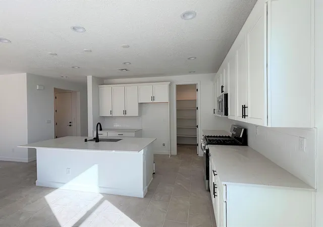Photo 3 of Sale Pending at 3165 Wolf Tail Loop Ne, Rio Rancho, NM 87144 | MLS# 1091854 | Listing updated on 2026-08-19