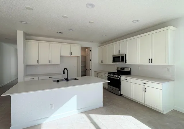 Photo 3 of Sale Pending at 3165 Wolf Tail Loop Ne, Rio Rancho, NM 87144 | MLS# 1091854 | Listing updated on 2026-08-19