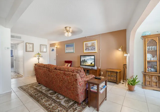 4th image of 4703 Country Club Ln Nw #H-1, Albuquerque, NM 87114 | MLS# 1091986