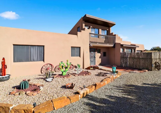 Photo 3 of Single family home for sale at 8 Carlito Rd, Santa Fe, NM 87508 | MLS# 1093779 | Listing updated on 2026-08-10