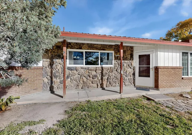 Homes for sale in Bosque Farms, NM | 1110 Ranchero Rd, Bosque Farms, NM 87068 | MLS# 1094139