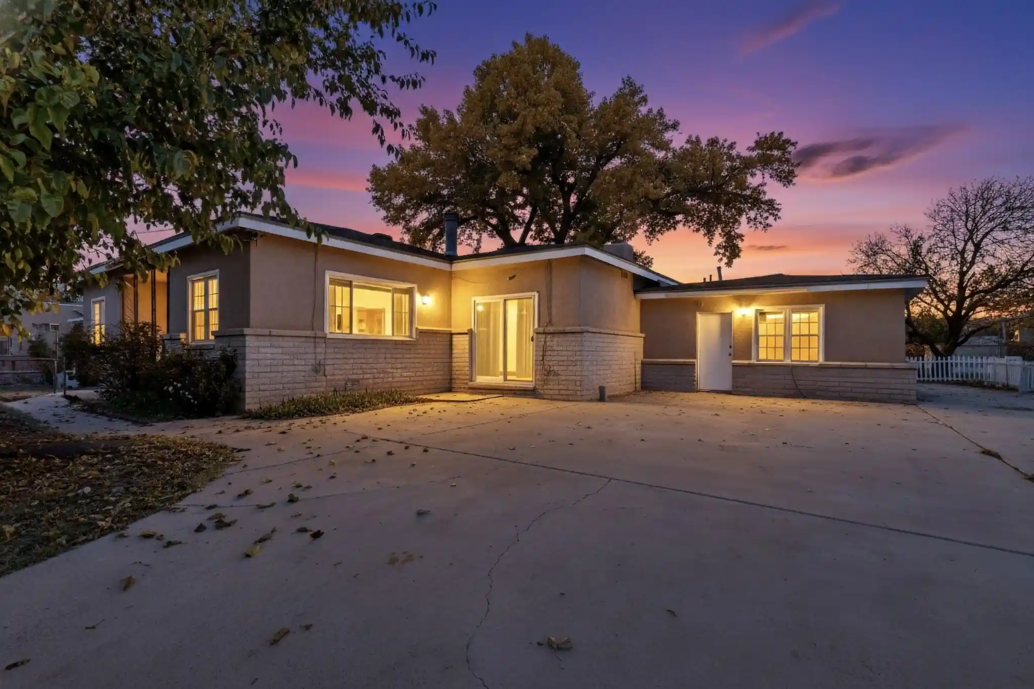 Photo 1 of Sale Pending at 2715 Floral Rd Nw, Albuquerque, NM 87104 | MLS# 1094355 | Listing updated on 2026-10-21