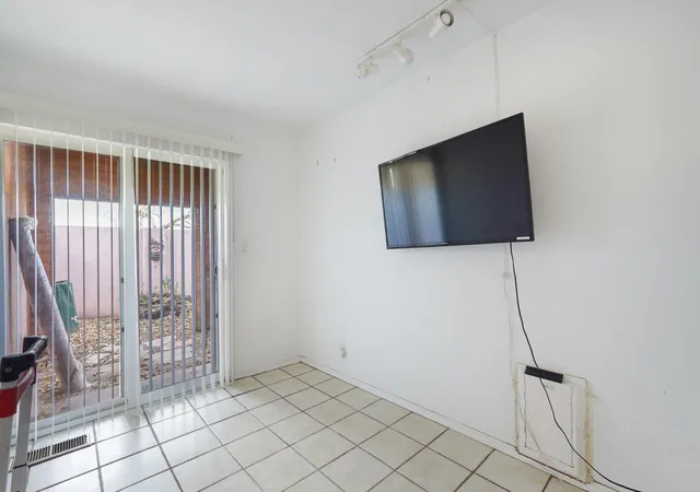 Photo 4 of Townhouse for sale at 560 Aztec Rd Nw, Albuquerque, NM 87107 | MLS# 1094678 | Listing updated on 2026-08-26