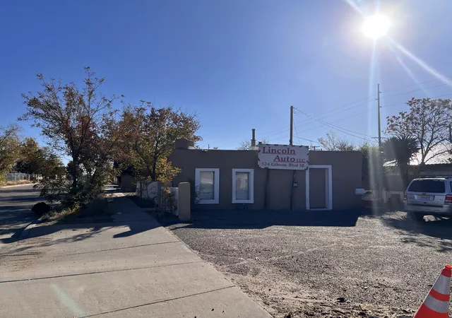 2nd image of 524 Gibson Blvd Se, Albuquerque, NM 87102 | MLS# 1095124