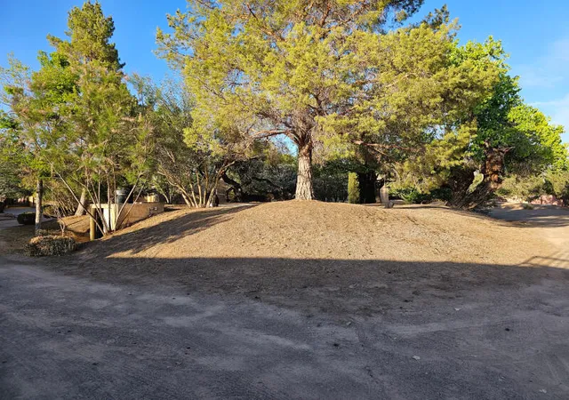 Photo 4 of Single family home for sale at 625 Camino De Corrales Del Norte NE, Corrales, NM 87048 | MLS# 1095453 | Listing updated on 2026-08-27