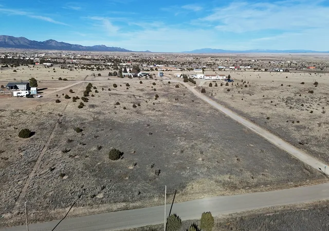 2nd image of 7 Kennedy Ct, Edgewood, NM 87015 | MLS# 1096004