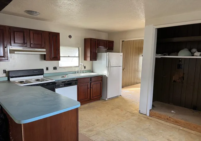 Photo 3 of Manufactured home for sale at 7112 Pan American NE #20, Albuquerque, NM 87109 | MLS# 1096097 | Listing updated on 2026-08-12