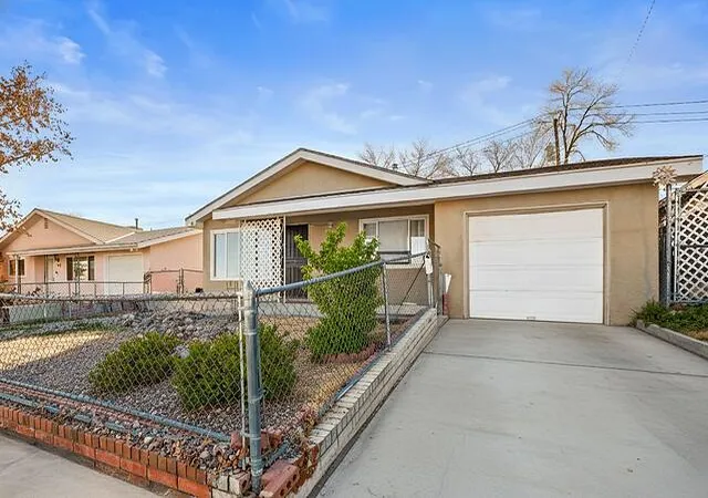 Photo 3 of Sale Pending at 231 56th Street NW, Albuquerque, NM 87105 | MLS# 1096617 | Listing updated on 2026-08-27