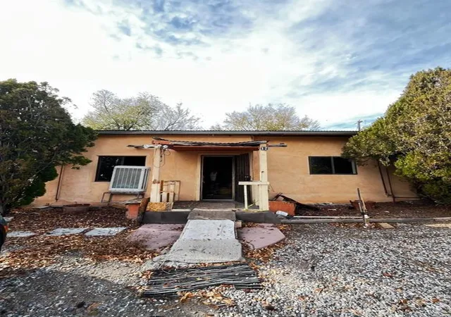 Homes for sale in Alcalde, NM | 17 County Rd 144, Alcalde, NM 87511 | MLS# 1096873