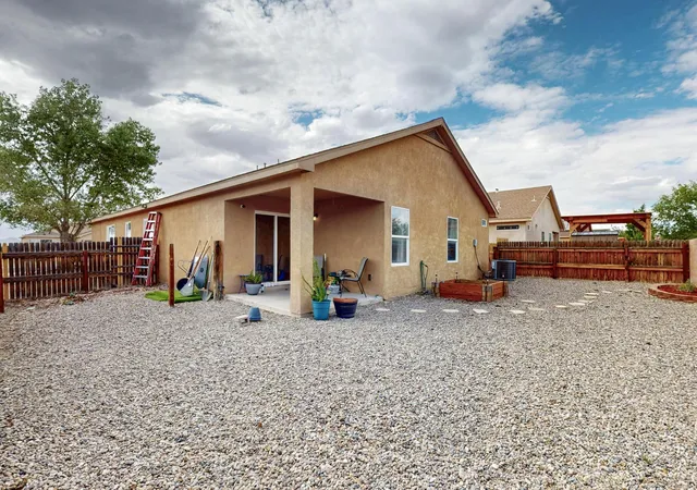 Homes for sale in Los Lunas, NM | 108 Avenida Jardin, Los Lunas, NM 87031 | MLS# 1097034