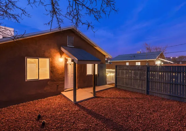 Photo 4 of Sale Pending at 313 Mcknight Main A & B Ave NE, Albuquerque, NM 87102 | MLS# 1097072 | Listing updated on 2026-08-27