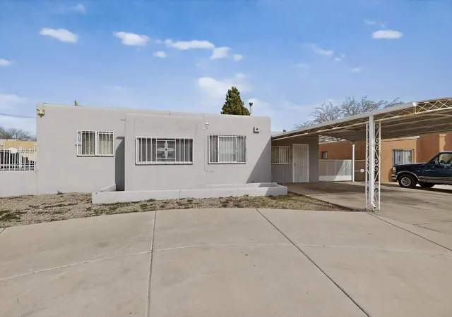 Photo 2 of Sale Pending at 513 Ponderosa Ave Nw, Albuquerque, NM 87107 | MLS# 1097220 | Listing updated on 2026-09-01