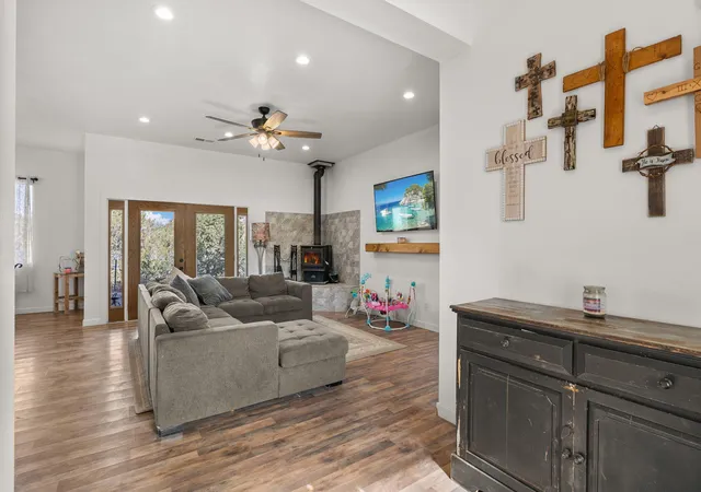Photo 3 of Sale Pending at 7 Charles Way, Edgewood, NM 87015 | MLS# 1097258 | Listing updated on 2026-08-27