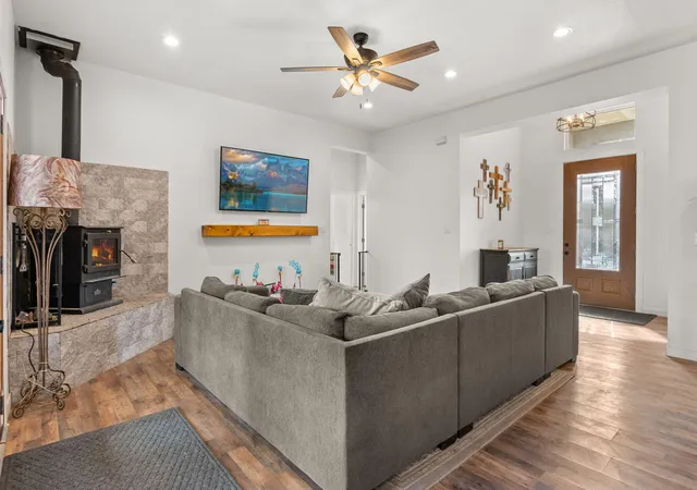 Photo 4 of Sale Pending at 7 Charles Way, Edgewood, NM 87015 | MLS# 1097258 | Listing updated on 2026-08-27