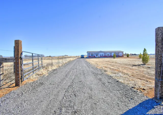 Photo 2 of Manufactured home for sale at 36 Kimberly Loop, Moriarty, NM 87035 | MLS# 1097437 | Listing updated on 2026-08-27