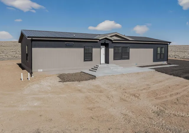 Homes for sale in Moriarty, NM | 97 Cattle Loop, Moriarty, NM 87035 | MLS# 1097439