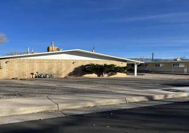 Photo 3 of House for sale at 4017 Thaxton Ave SE, Albuquerque, NM 87108 | MLS# 1097572 | Listing updated on 2026-07-22
