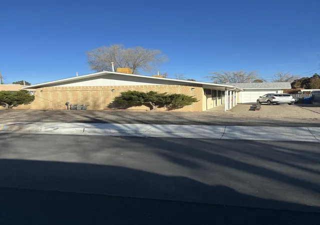 Photo 4 of House for sale at 4017 Thaxton Ave SE, Albuquerque, NM 87108 | MLS# 1097572 | Listing updated on 2026-07-22
