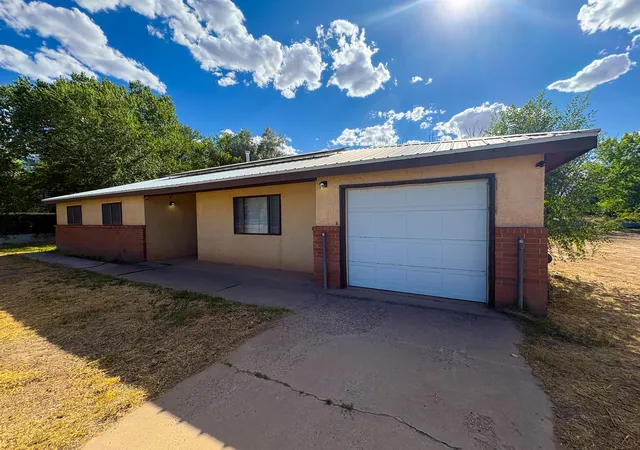 Homes for sale in Los Lunas, NM | 20 Cactus Dr, Los Lunas, NM 87031 | MLS# 1097774
