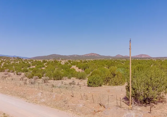 Photo 3 of Land for sale at E 1/2 Nw 1/4 Rd Entranosa Rd, Edgewood, NM 87015 | MLS# 1097813 | Listing updated on 2026-07-21