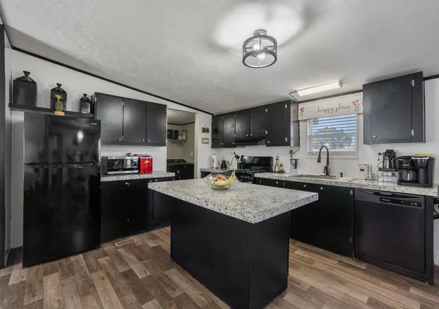 Photo 4 of Manufactured home for sale at 8401 Pan American NE #320, Albuquerque, NM 87113 | MLS# 1097823 | Listing updated on 2026-07-21