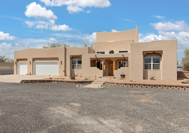 Homes for sale in Bosque Farms, NM | 650 Barnett Rd, Bosque Farms, NM 87068 | MLS# 1097864