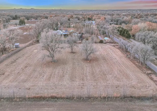 Photo 22 of Sale Pending at 916 Chamisal Rd Nw, Albuquerque, NM 87107 | MLS# 1097976 | Listing updated on 2026-07-22