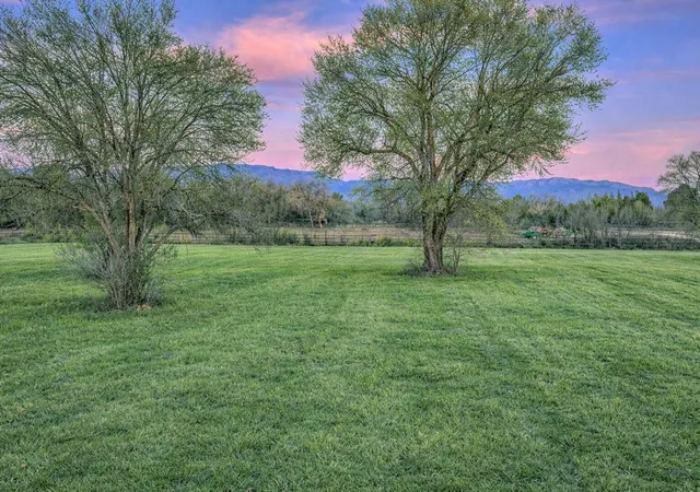 Photo 2 of Sale Pending at 916 Chamisal Rd NW, Albuquerque, NM 87107 | MLS# 1097976 | Listing updated on 2026-07-22