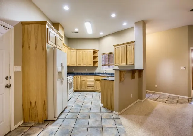Photo 3 of Townhouse for sale at 4709 Spanish Sun Ave Ne, Albuquerque, NM 87110 | MLS# 1097992 | Listing updated on 2026-08-25