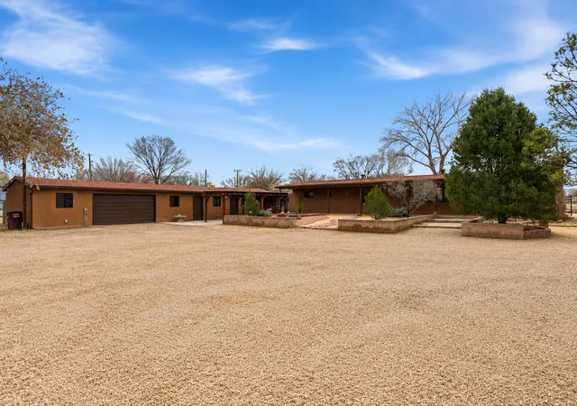 Homes for sale in Bosque Farms, NM | 965 W Bosque Loop, Bosque Farms, NM 87068 | MLS# 1098362