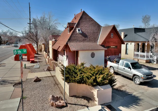 2nd image of 807 8th St Nw, Albuquerque, NM 87102 | MLS# 1098626