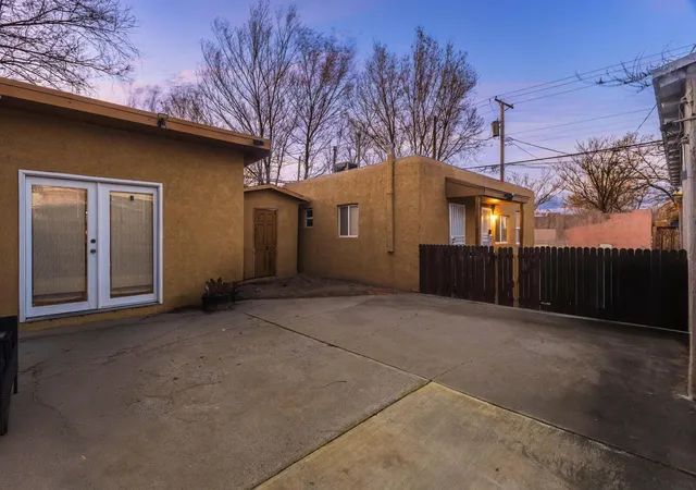 Photo 4 of Sale Pending at 907 Coal Ave SW, Albuquerque, NM 87102 | MLS# 1098715 | Listing updated on 2026-09-27