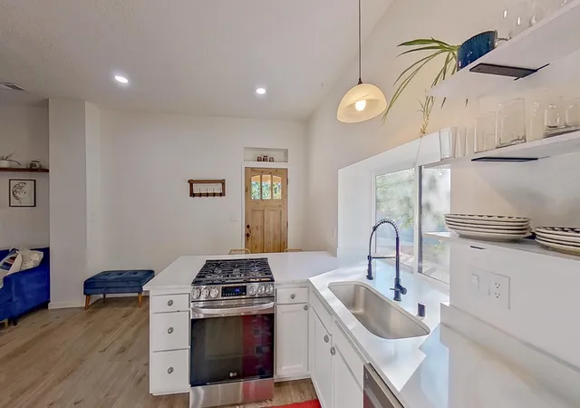 5th image of 800 13Th St Nw, Albuquerque, NM 87102 | MLS# 1099006