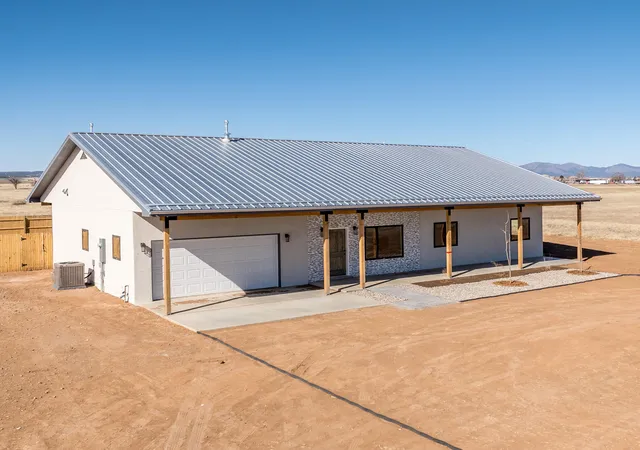 Photo 2 of Single family home for sale at 6 Lobo Dr, Moriarty, NM 87035 | MLS# 1099194 | Listing updated on 2026-08-27