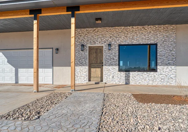 Photo 3 of Single family home for sale at 6 Lobo Dr, Moriarty, NM 87035 | MLS# 1099194 | Listing updated on 2026-08-27