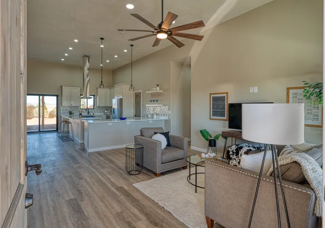 Photo 3 of Single family home for sale at 6 Lobo Dr, Moriarty, NM 87035 | MLS# 1099194 | Listing updated on 2026-08-27