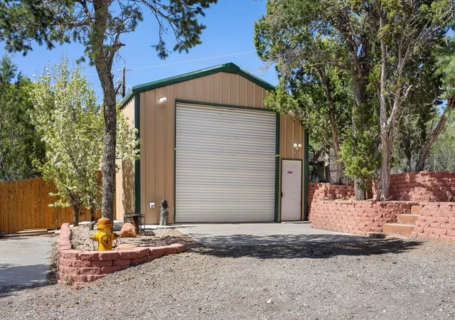 Photo 4 of Single family home for sale at 11 Eagle Trl, Tijeras, NM 87059 | MLS# 1099596 | Listing updated on 2026-08-18