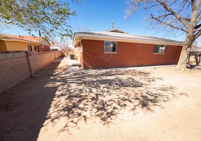 5th image of 628 Florida St Se, Albuquerque, NM 87108 | MLS# 1099803